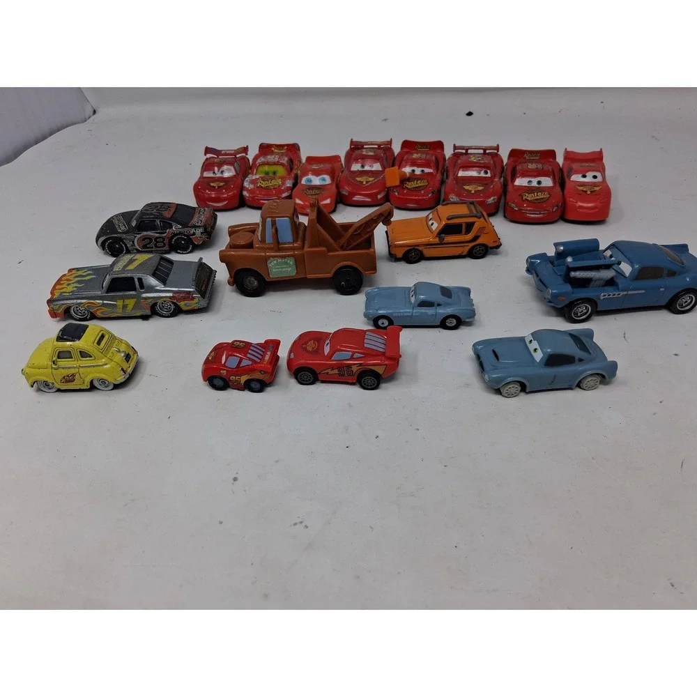 Disney Pixar Cars Diecast Lot Lightning McQueen Mater Luigi Fin McMissile 18pc O